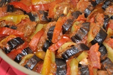 Diyarbakır Usulü Patlıcan Dizme Tarifi ve Malzemeleri Diyarbakır Usulü Patlıcan Dizme Tarifi ve Malzemeleri